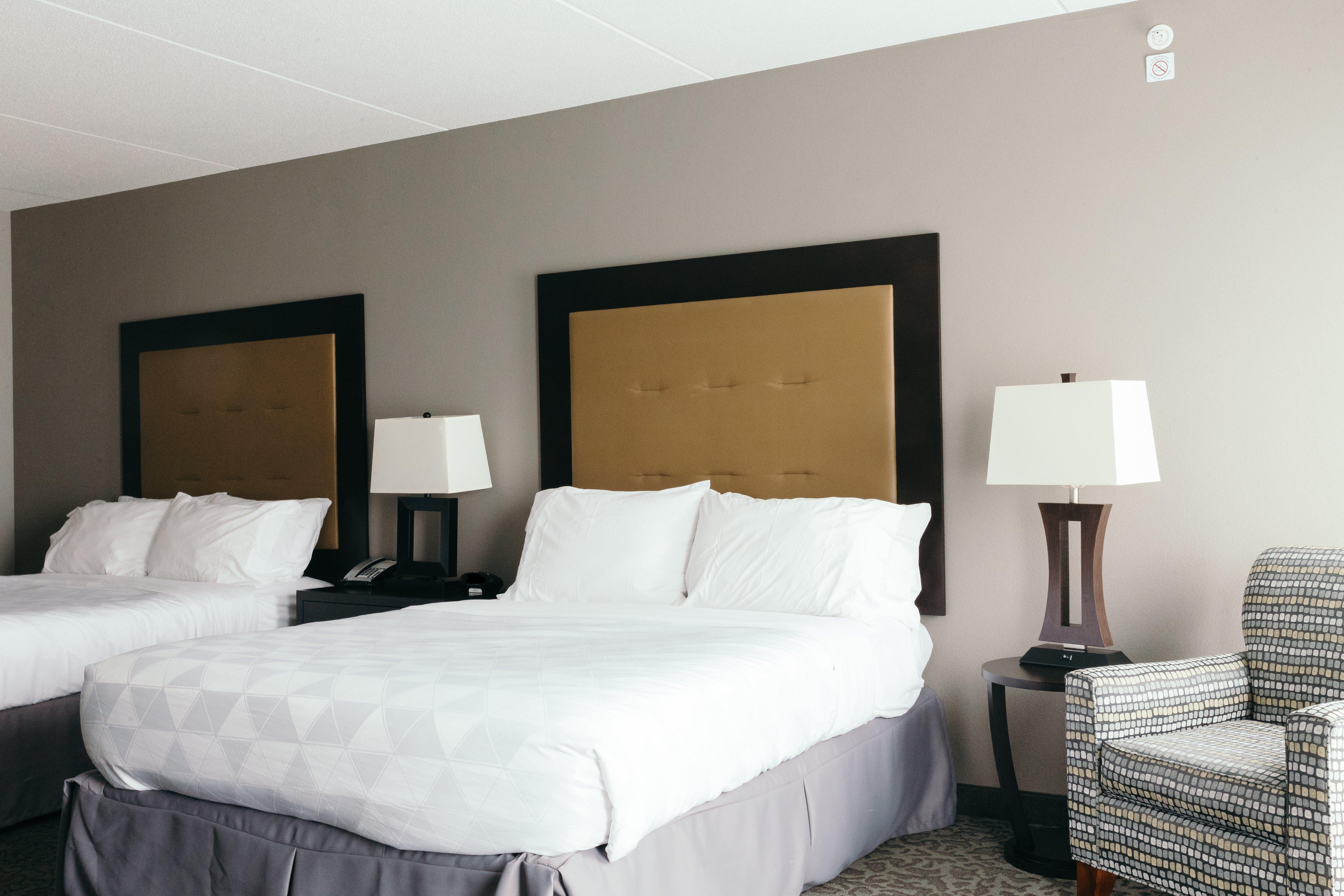 Holiday Inn And Suites East Peoria By Ihg Exterior photo