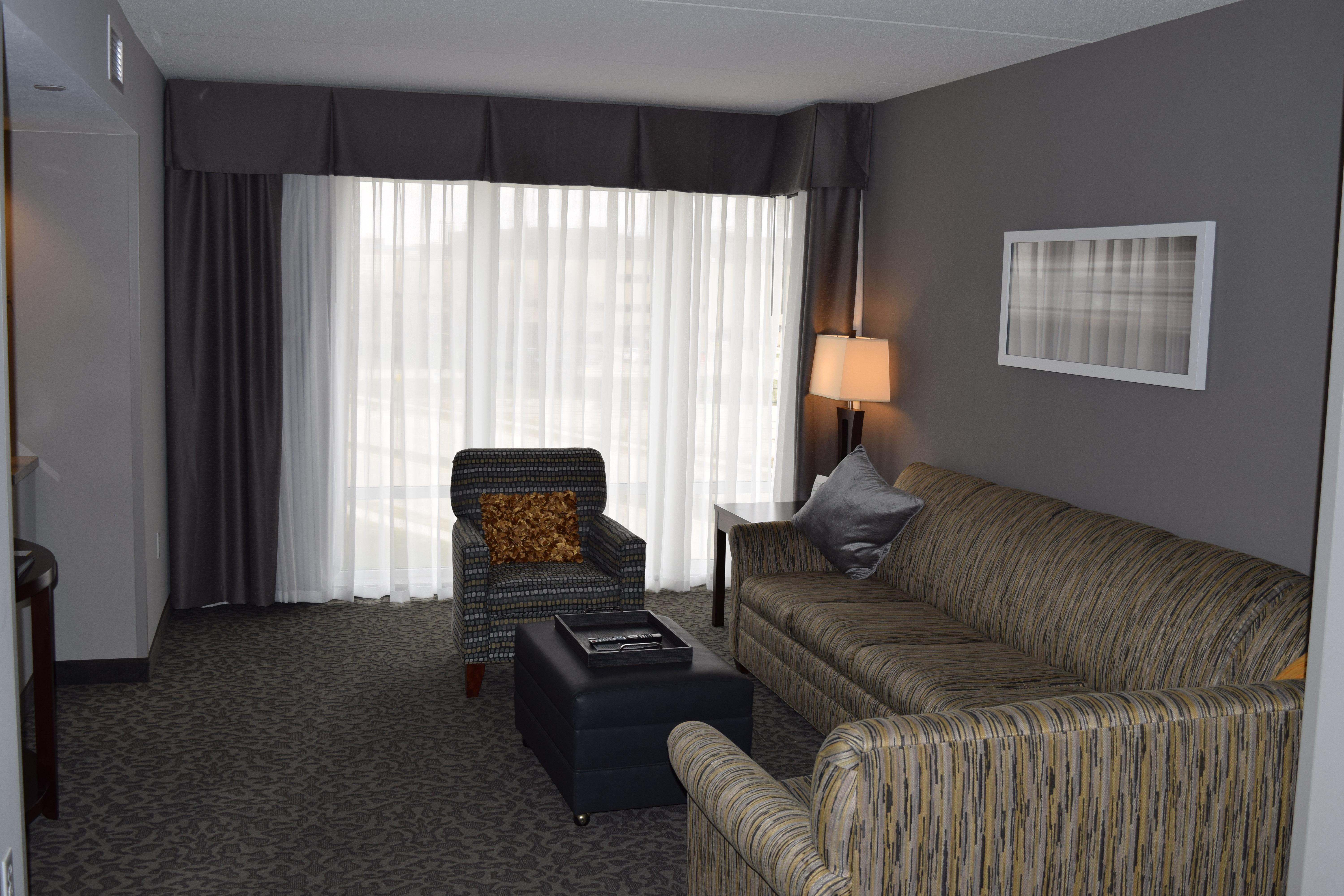 Holiday Inn And Suites East Peoria By Ihg Exterior photo